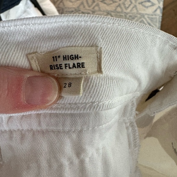 Madewell 11” High Rise Flare Jeans in Tile White, Size 28 - Picture 6 of 10
